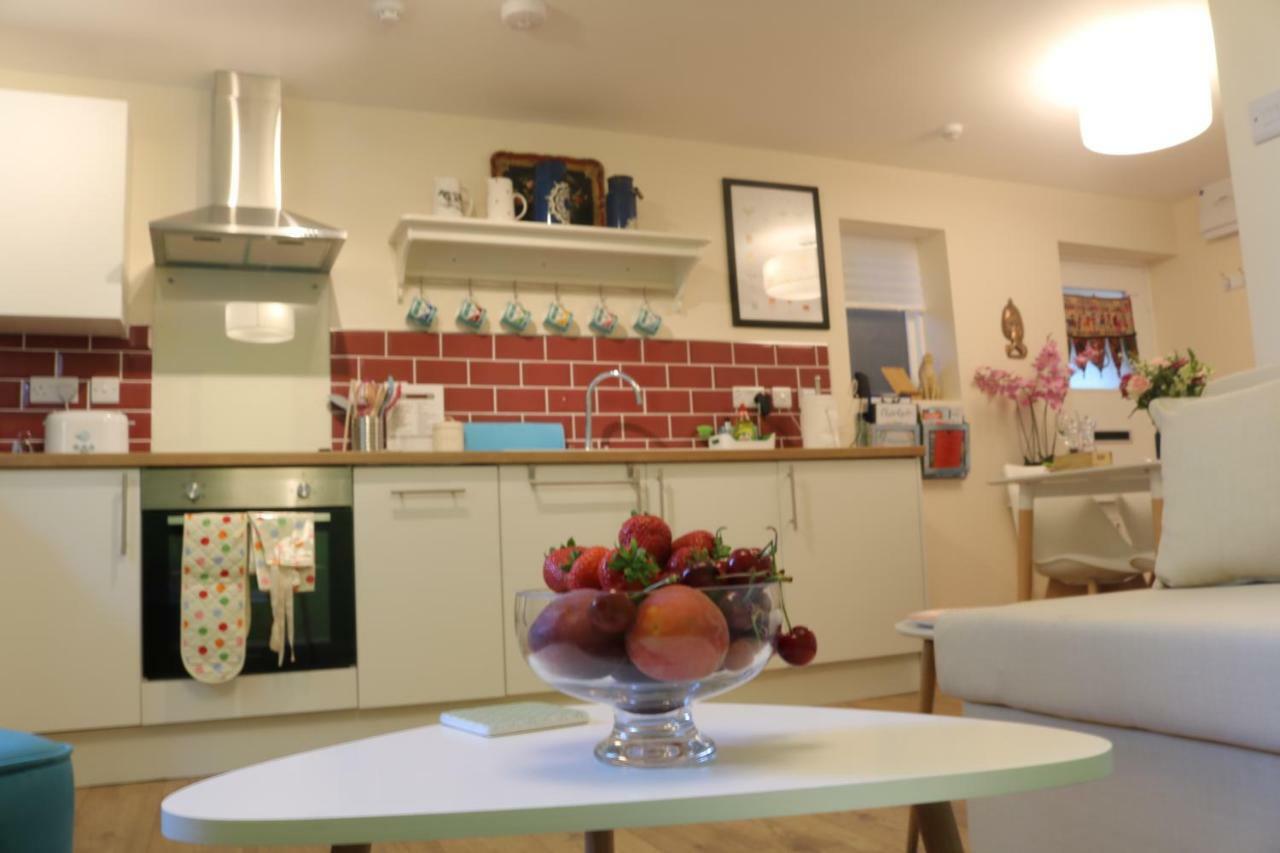 Pristine Apartment In The Centre Of Глостънбъри Екстериор снимка