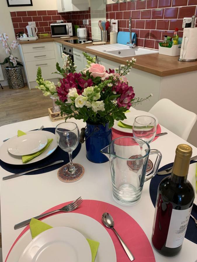 Pristine Apartment In The Centre Of Глостънбъри Екстериор снимка