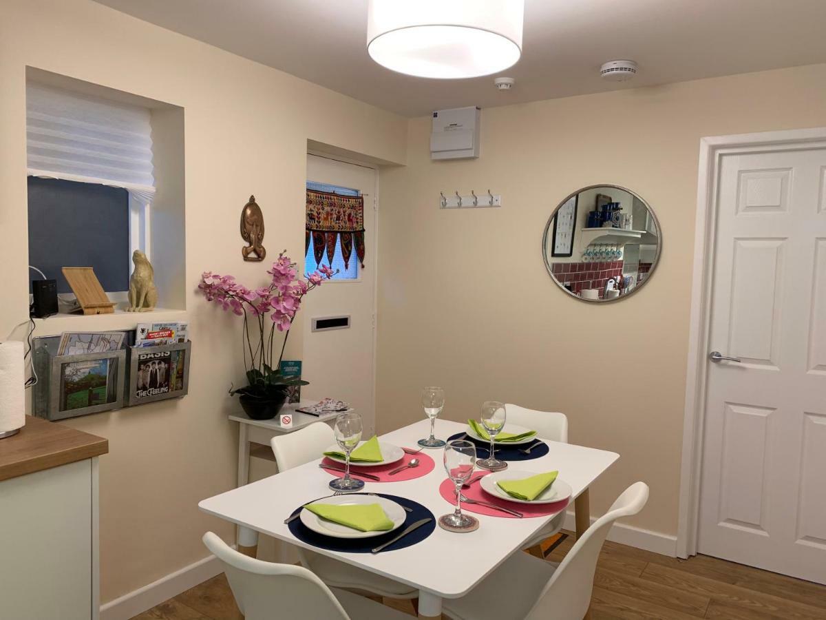 Pristine Apartment In The Centre Of Глостънбъри Екстериор снимка