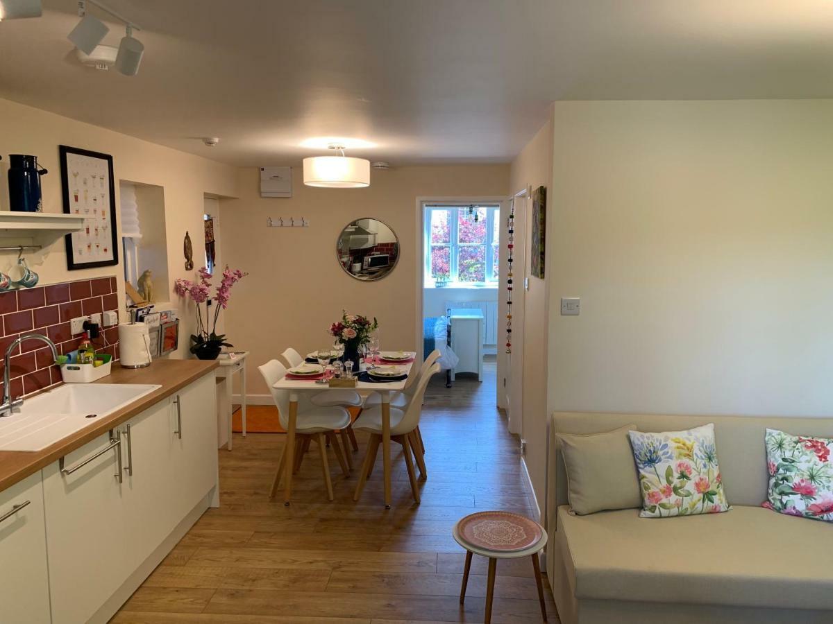 Pristine Apartment In The Centre Of Глостънбъри Екстериор снимка