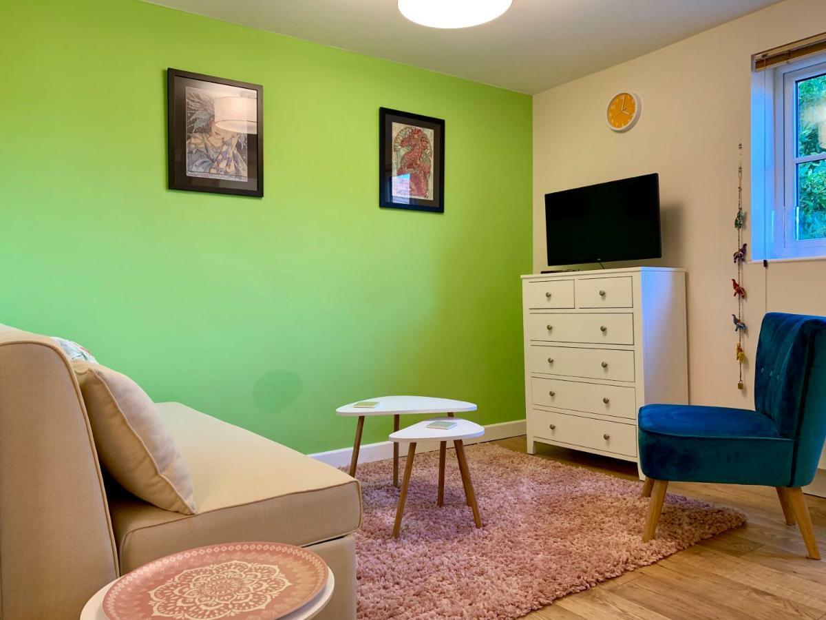 Pristine Apartment In The Centre Of Глостънбъри Екстериор снимка