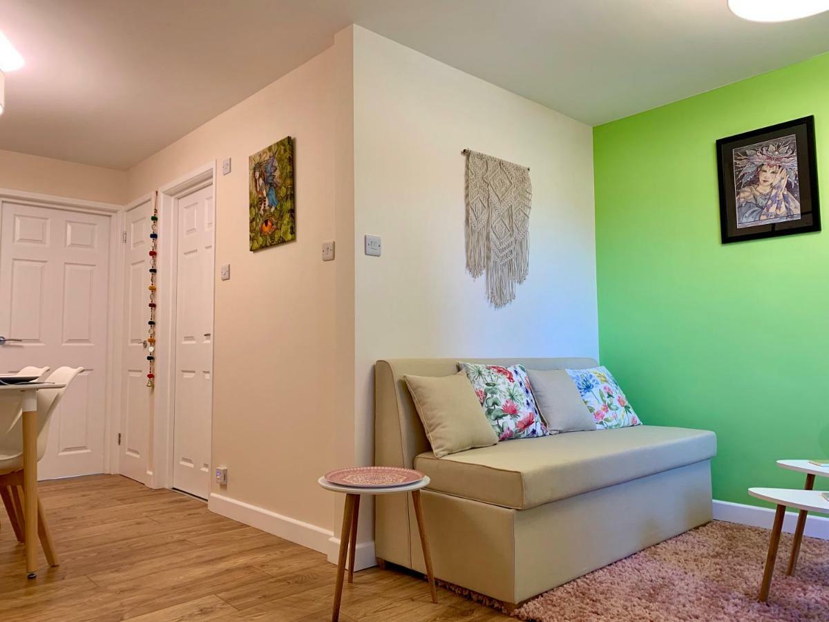 Pristine Apartment In The Centre Of Глостънбъри Екстериор снимка