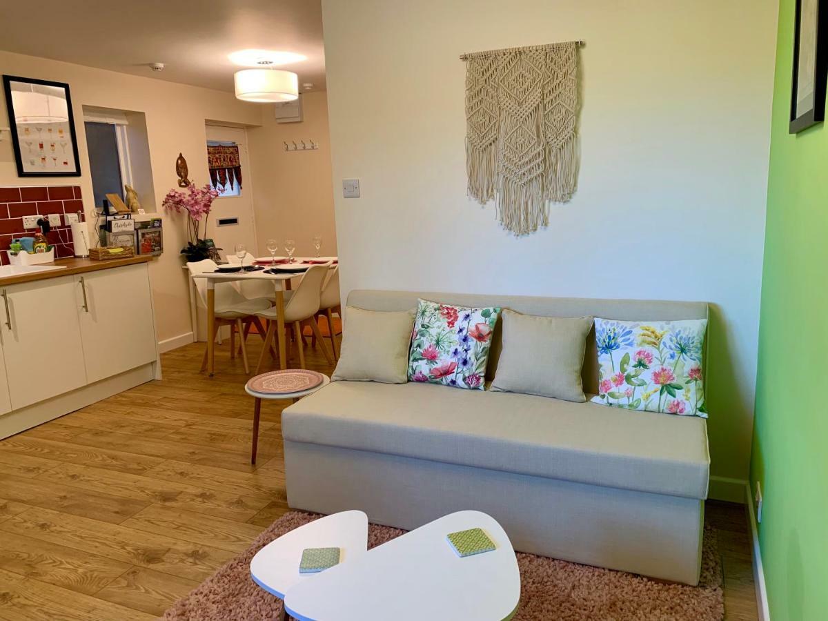 Pristine Apartment In The Centre Of Глостънбъри Екстериор снимка